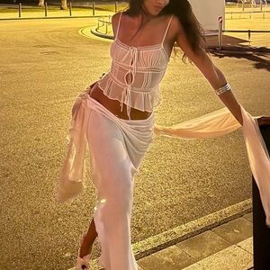 Kimchi Blue Urban Outfitters Top (size medium)